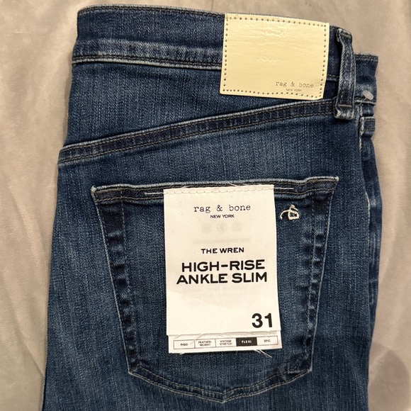 rag & bone
Flexi Wren High Rise Slim Leg Jeans - Picture 5 of 6